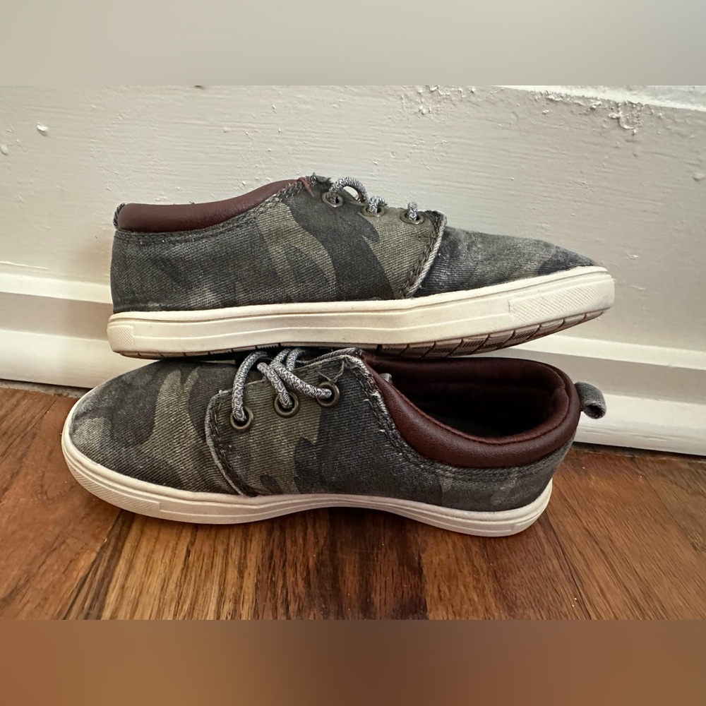 Carter’s slip-ons - Picture 3 of 7
